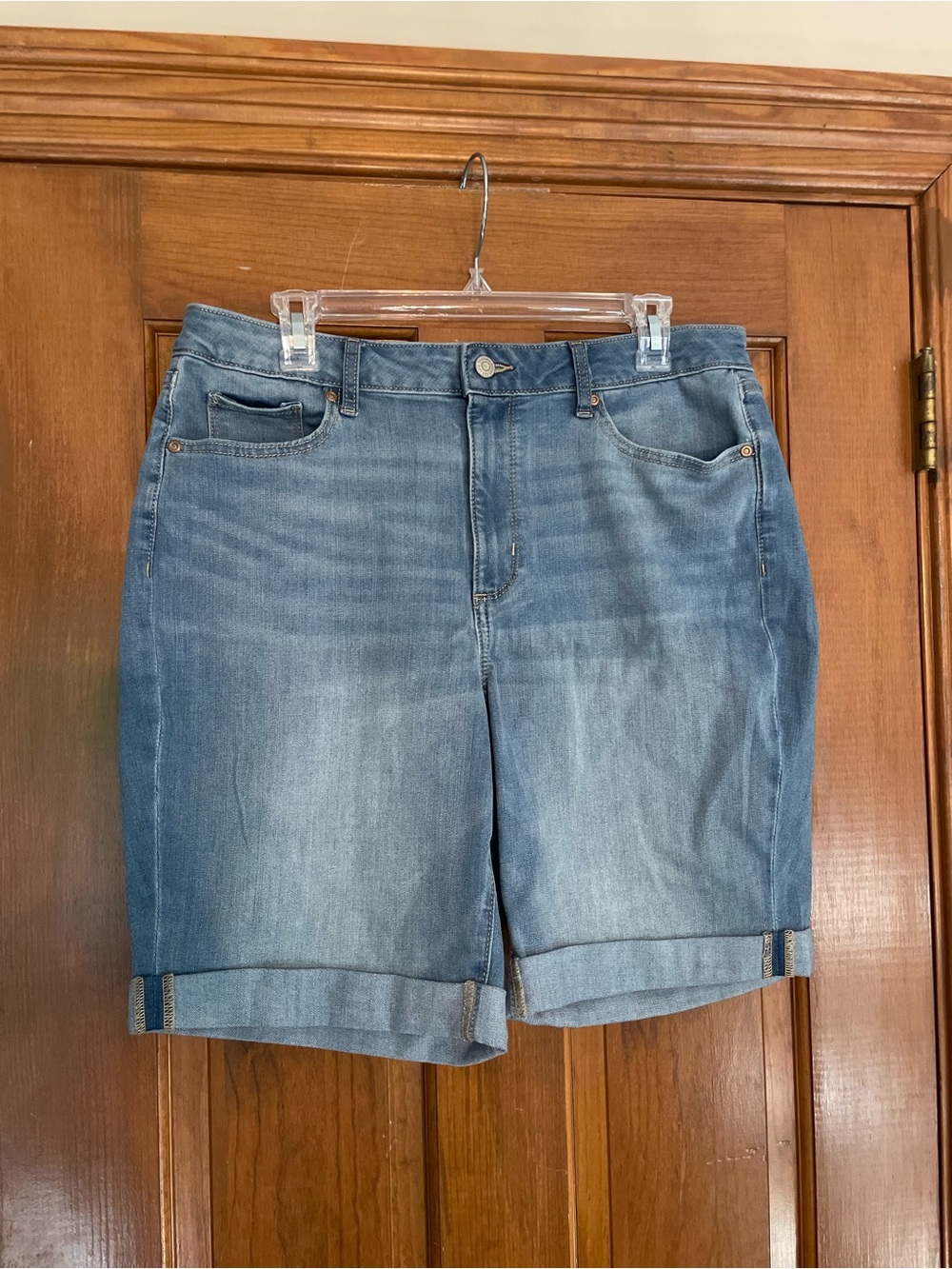 Sonoma Women’s Light Blue Denim Rolled-Cuff Bermuda Jean Shorts, NWT, Size 14
